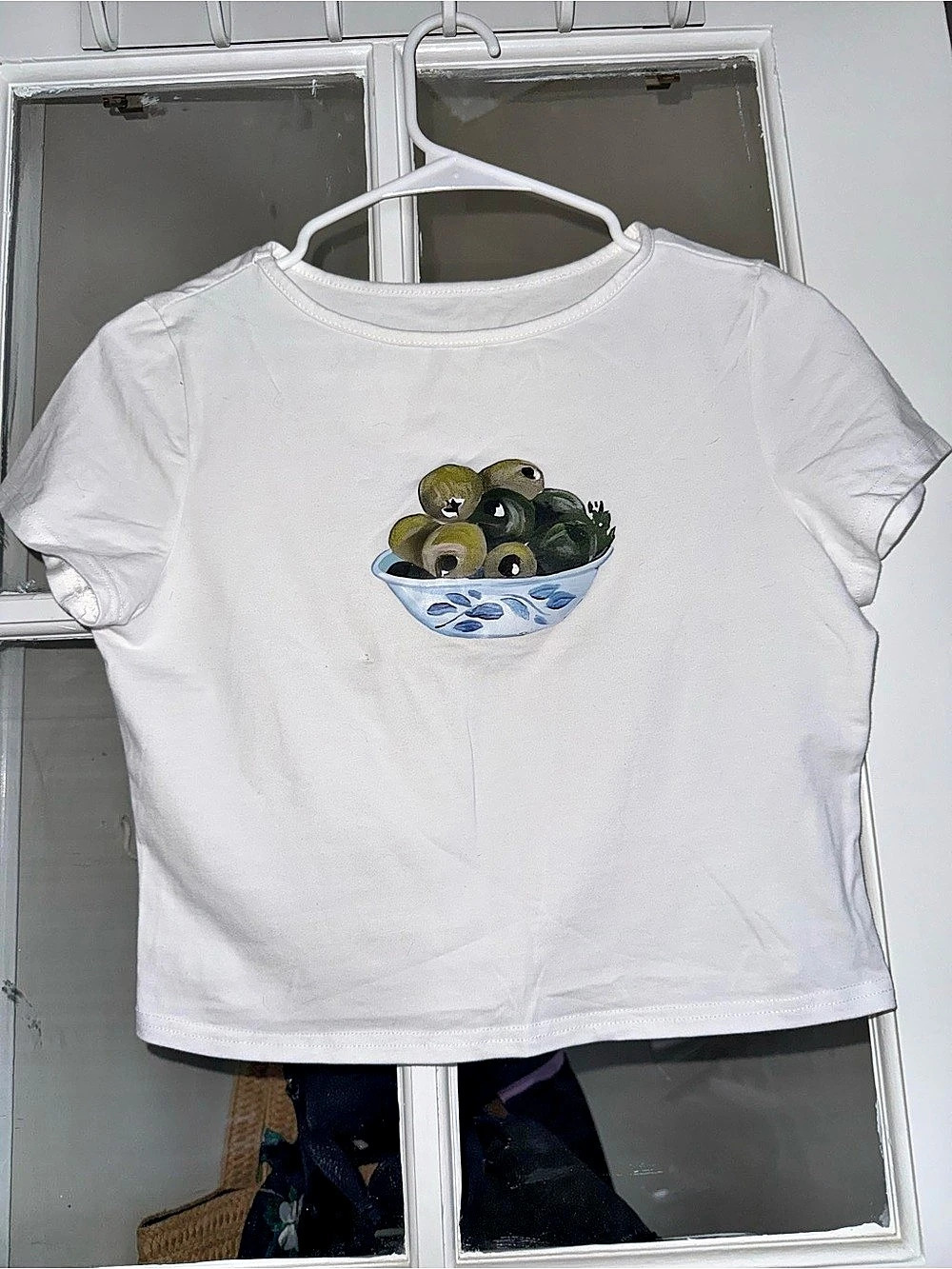 Women's White Short Sleeve Graphic Crop Top Size Medium